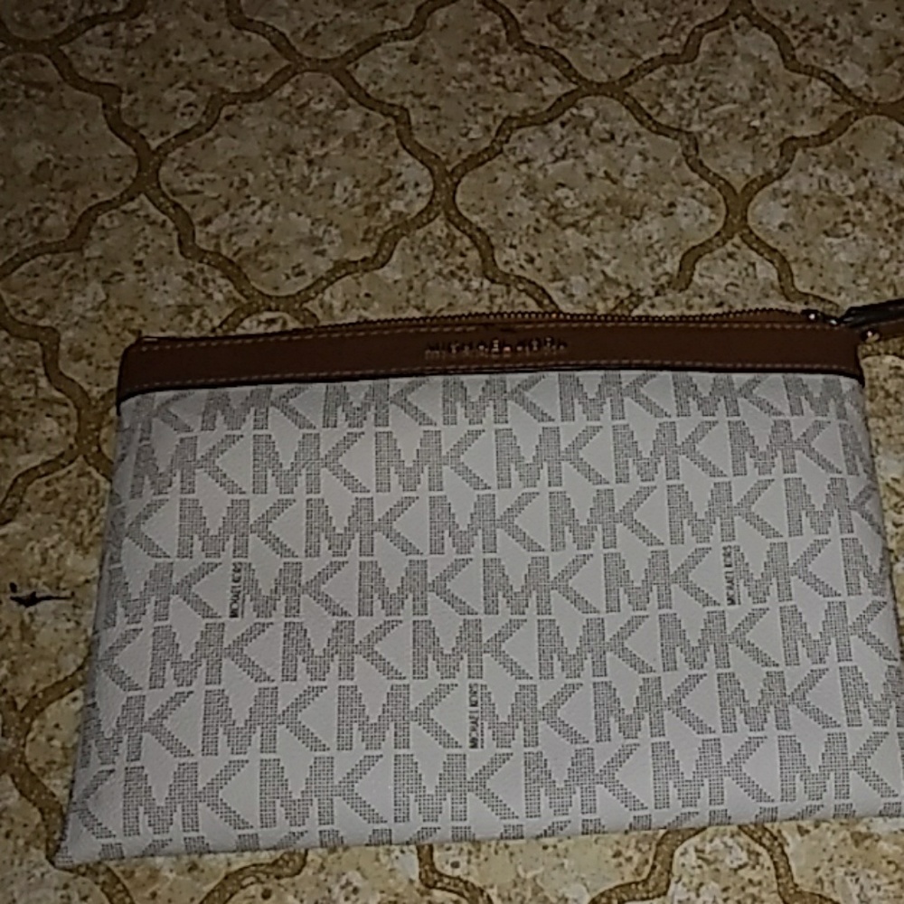 Wristlet